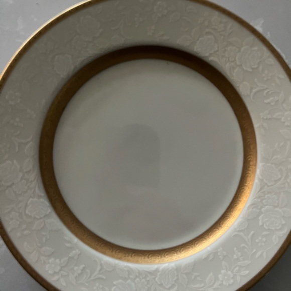 Mikasa Antique Lace Pattern Bread and Butter Plates (6) - Picture 3 of 3